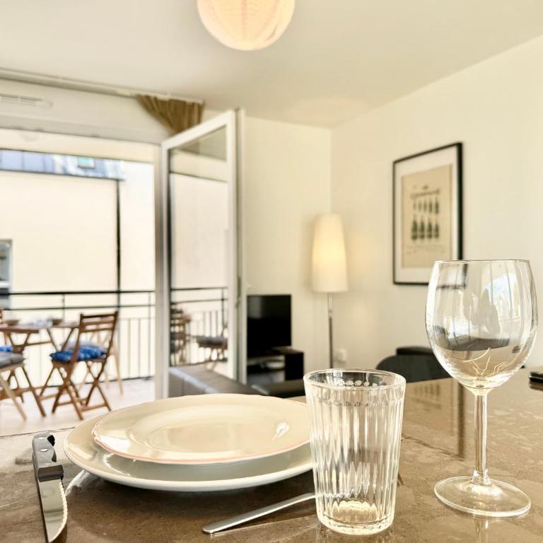 Nimba - Charmant T3 au cœur de Reims pour 4 - Two-Bedroom Apartment with Terrace - 16