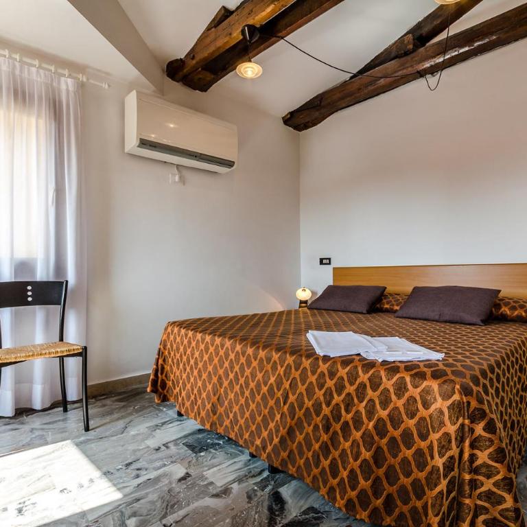 Hotel Ariel Silva - Camera Matrimoniale con Bagno in Comune - Edificio Separato - 7