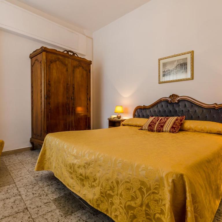 Hotel Ariel Silva - Camera Matrimoniale con Bagno in Comune - 4