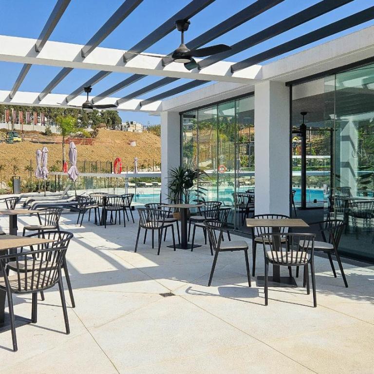 Stylish apartment with access to pool, gym & padel - Appartamento con Balcone - 40
