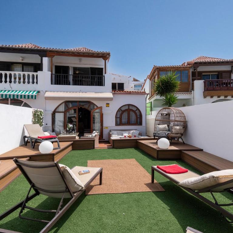 Central 6 Bedroom Villa Communal Heated Pool - Villa - 2