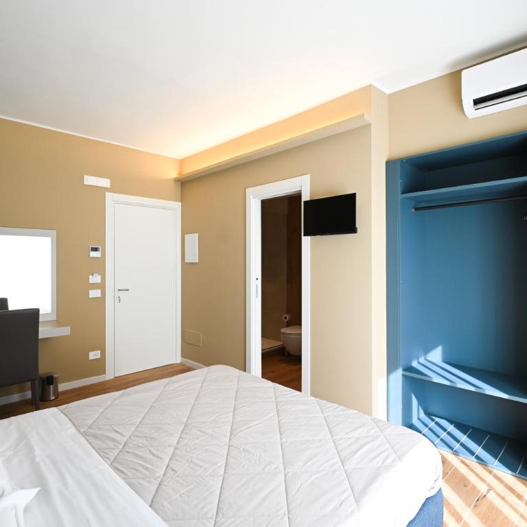 Me Too Exclusive Apartments - Levante Rooms - Camera Matrimoniale con Balcone - 4