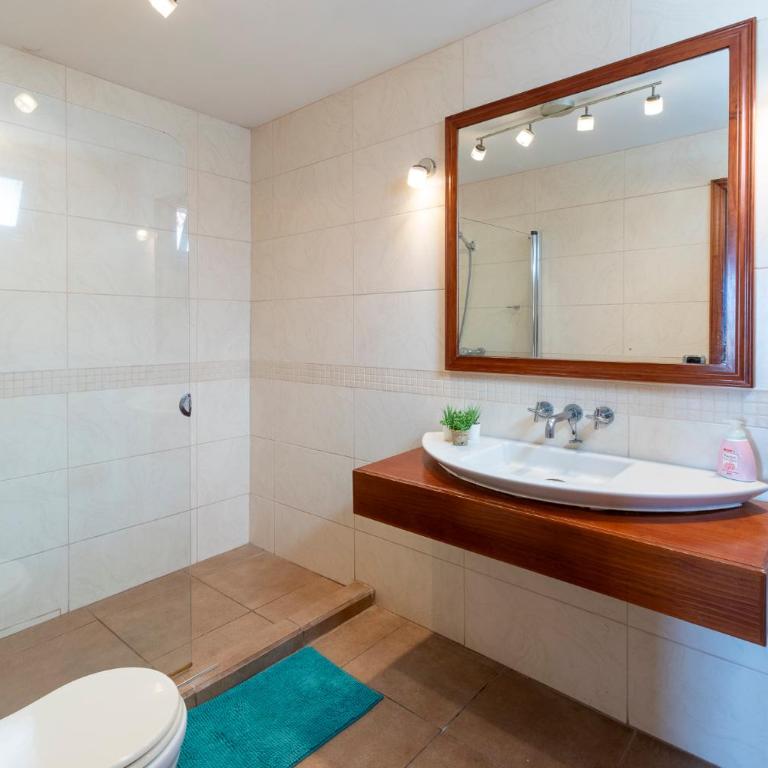 Central 6 Bedroom Villa Communal Heated Pool - Villa - 25