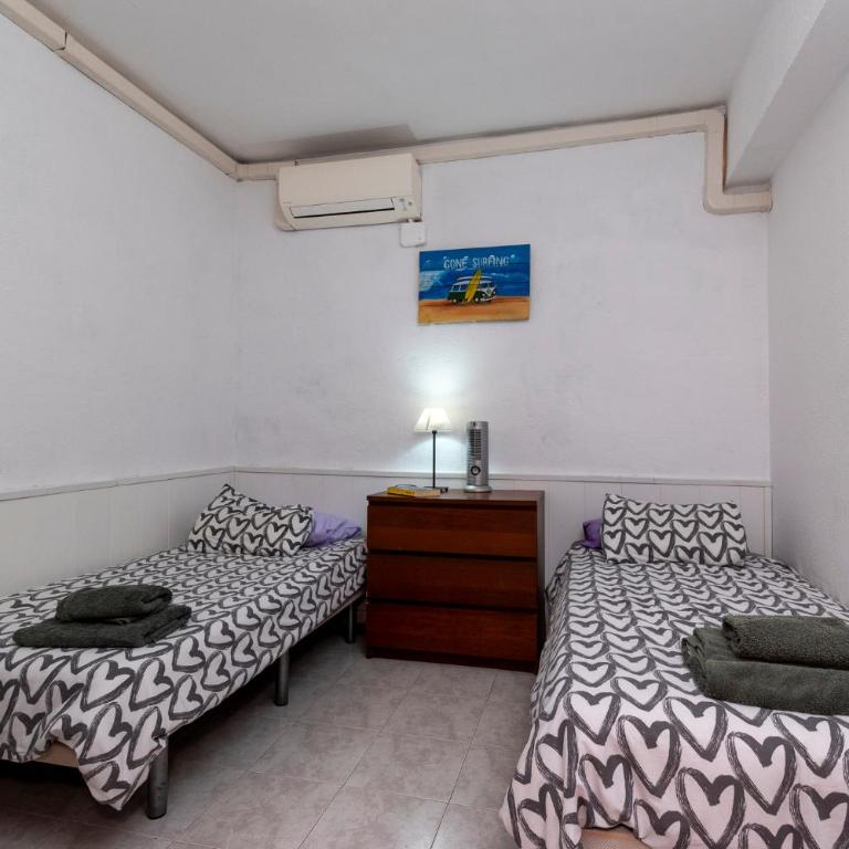 Central 6 Bedroom Villa Communal Heated Pool - Villa - 28