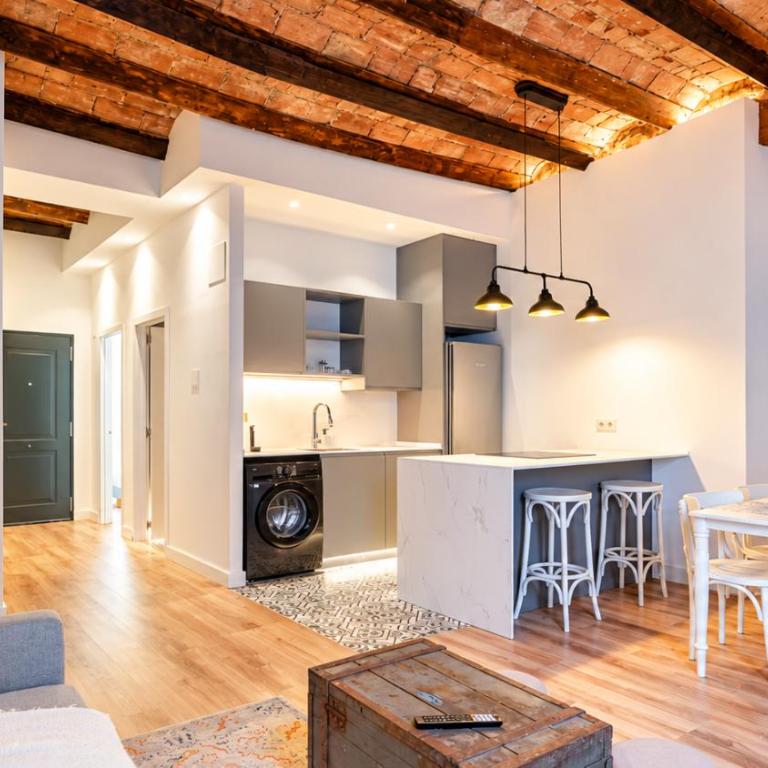 Experience Timeless Elegance - Appartamento con 2 Camere da Letto - 1