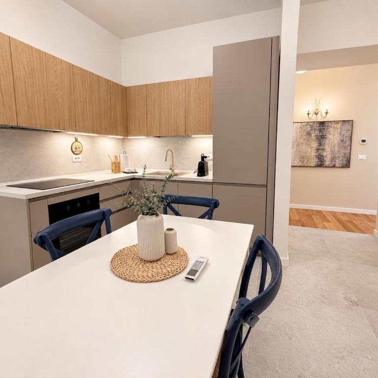 Stella Apartment Elegance in the heart of Trieste - Appartamento con 2 Camere da Letto e Vista Città - 7