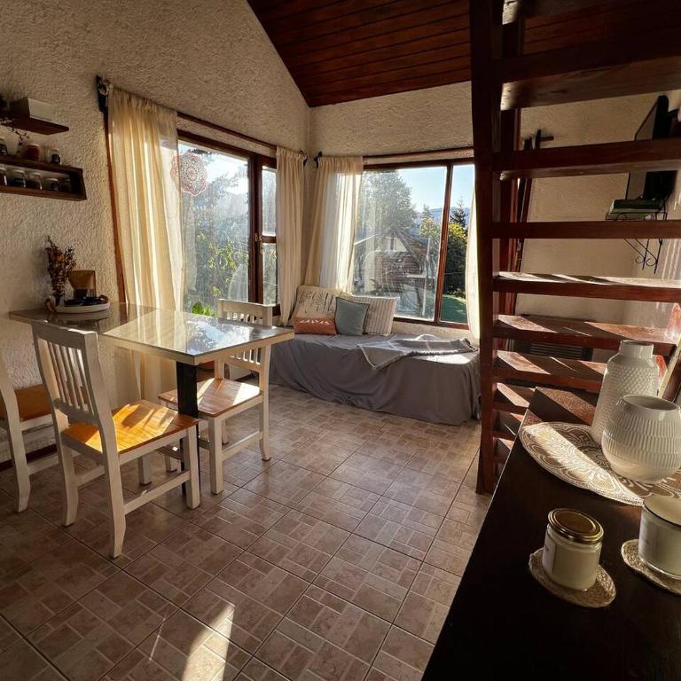 Depto. con vista al Huapi a 200 m de Playa Bonita - Apartment - 1