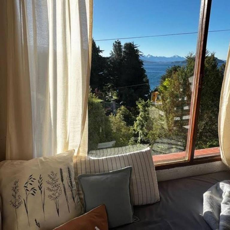Depto. con vista al Huapi a 200 m de Playa Bonita - Apartment - 3