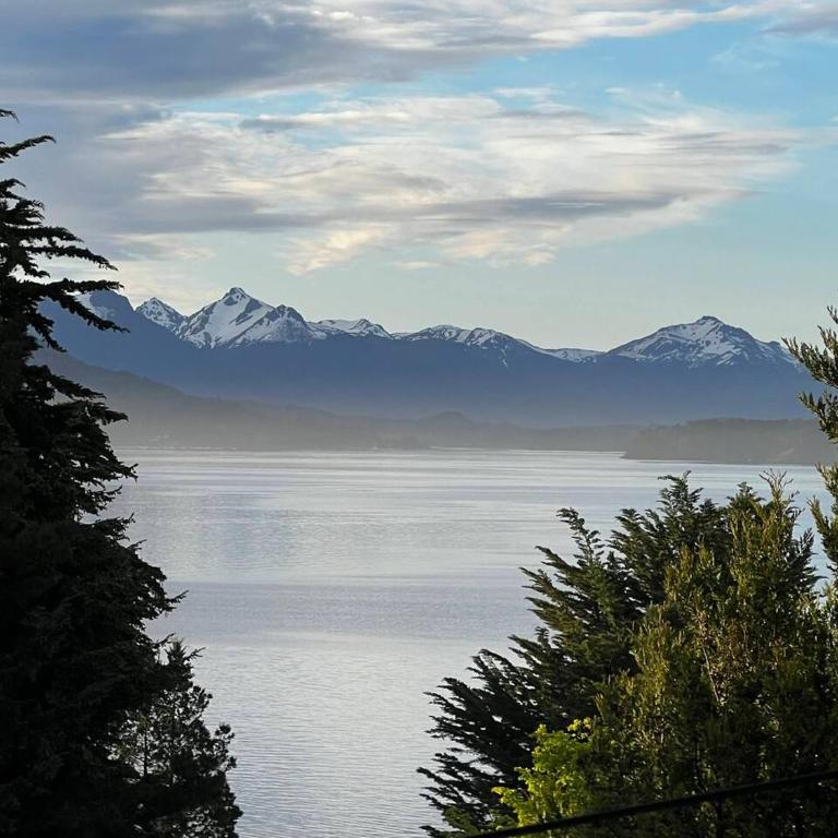 Depto. con vista al Huapi a 200 m de Playa Bonita - Apartment - 18