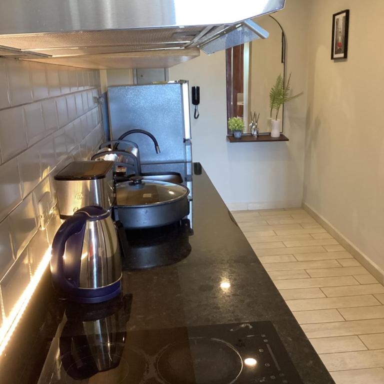 Moderno Studio con Balcón Privado - One-Bedroom Apartment - 13