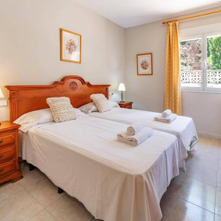 Villa Astret by Villa Plus - Villa - 8