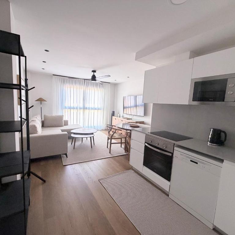 New Spacious 2BR Apartment - Las Canteras Beach - Side Sea View - 2 Bathrooms - AC - Parking - Appartamento con 2 Camere da Letto - 4