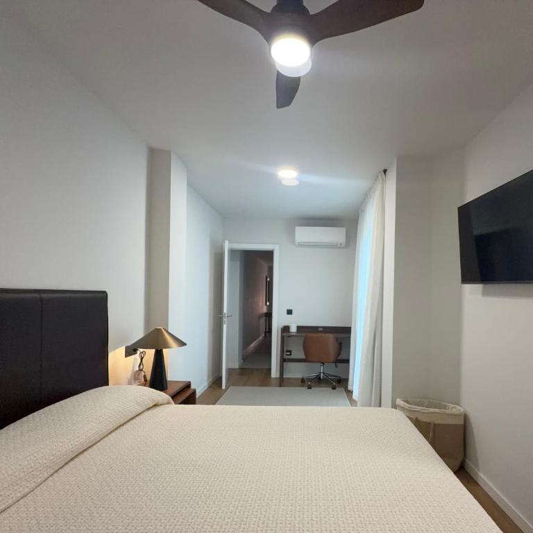 New Spacious 2BR Apartment - Las Canteras Beach - Side Sea View - 2 Bathrooms - AC - Parking - Appartamento con 2 Camere da Letto - 24