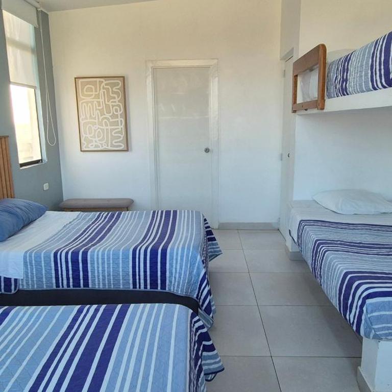 HERMOSA CASA CON PISCINA FRENTE AL MAR - PRIMERA FILA - Casa de 6 dormitorios - 30