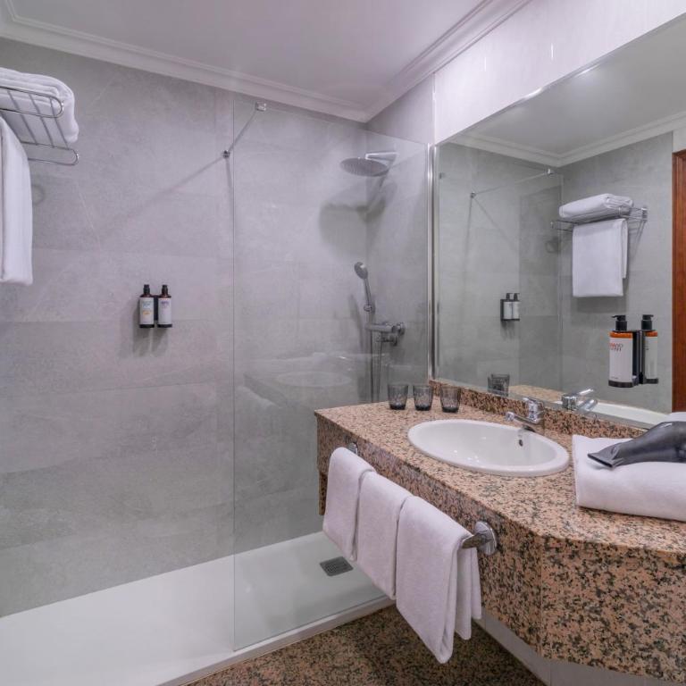 Hotel Santiago Plaza, Affiliated by Meliá - Habitación Triple - 4