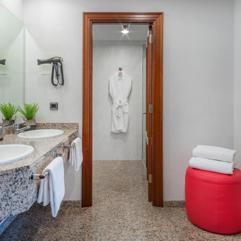 Hotel Santiago Plaza, Affiliated by Meliá - Suite Junior (2 adultos + 2 niños) - 6