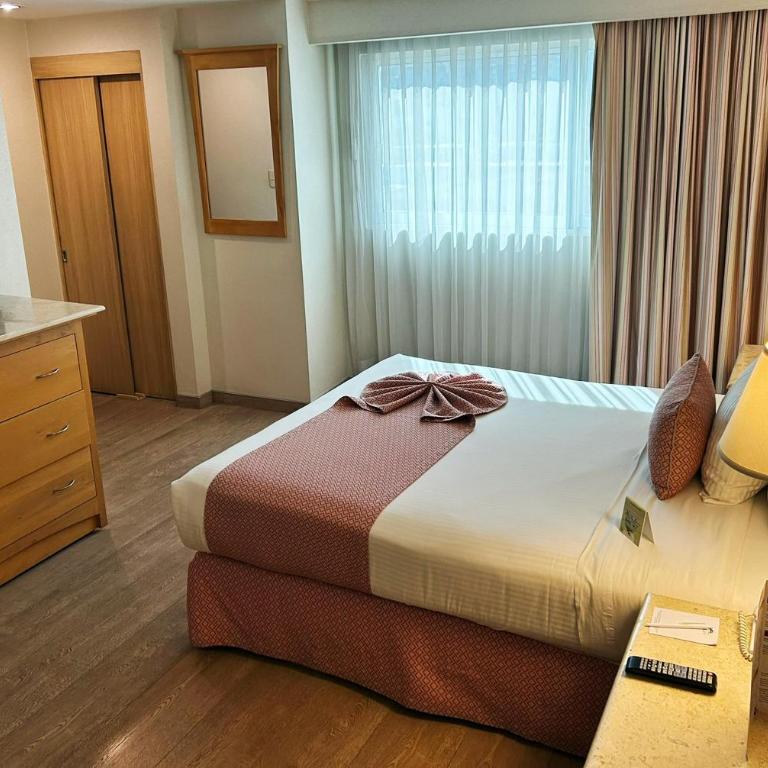 Wyndham Garden Tijuana Palacio Azteca - Suite Deluxe con cama grande - No fumadores - 1