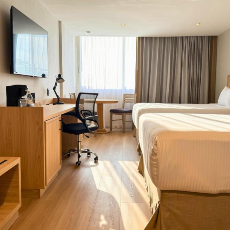 Wyndham Garden Tijuana Palacio Azteca - Habitación Doble Superior con 2 camas dobles - No fumadores - 4