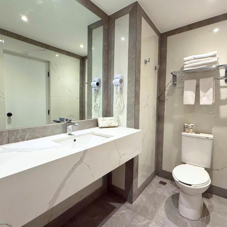 Wyndham Garden Tijuana Palacio Azteca - Habitación Doble Superior con 2 camas dobles - No fumadores - 7