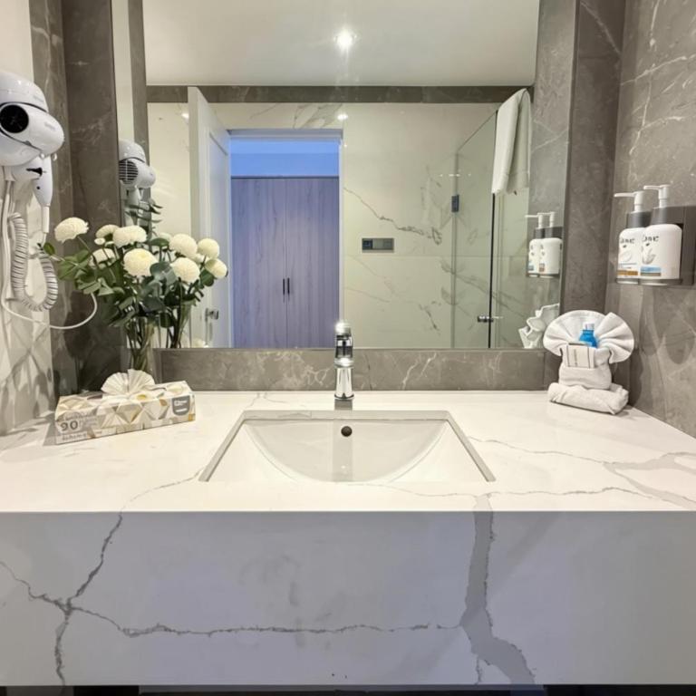 Wyndham Garden Tijuana Palacio Azteca - Habitación Doble Superior con 2 camas dobles - No fumadores - 8
