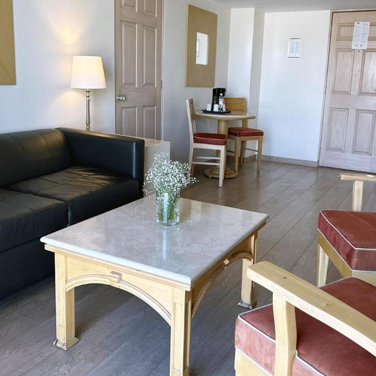 Wyndham Garden Tijuana Palacio Azteca - Suite Deluxe con cama grande - No fumadores - 2