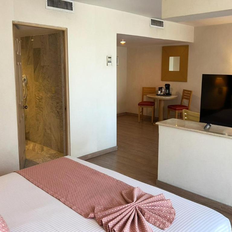 Wyndham Garden Tijuana Palacio Azteca - Suite Premium con cama extragrande - no fumadores - 2