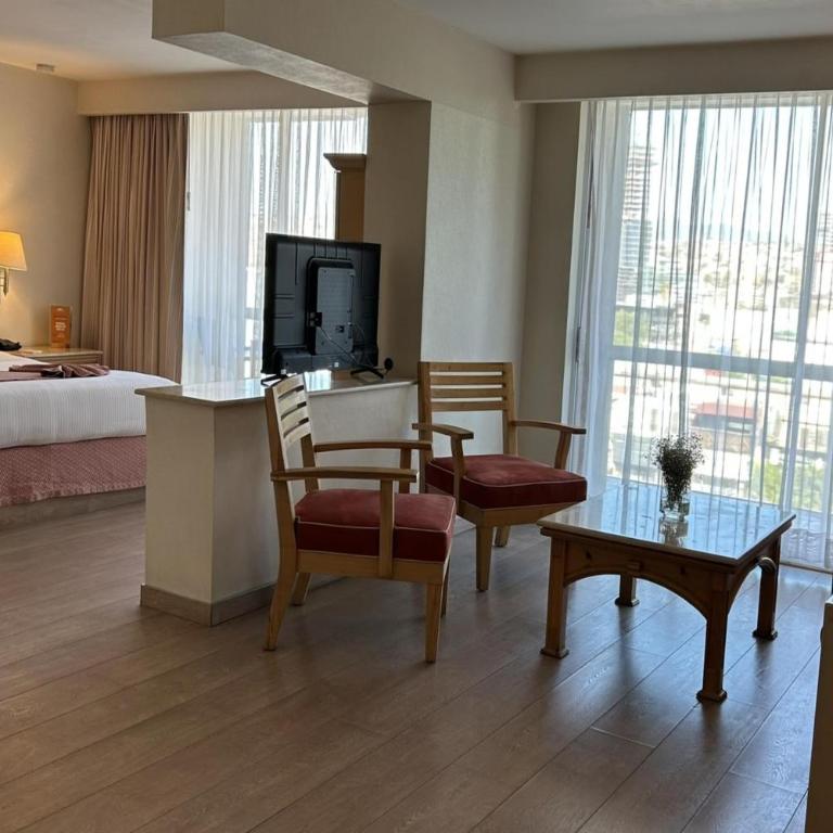 Wyndham Garden Tijuana Palacio Azteca - Suite Deluxe con cama grande - No fumadores - 3