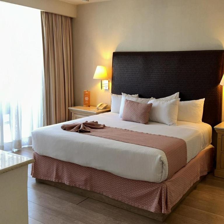 Wyndham Garden Tijuana Palacio Azteca - Suite Deluxe con cama grande - No fumadores - 4