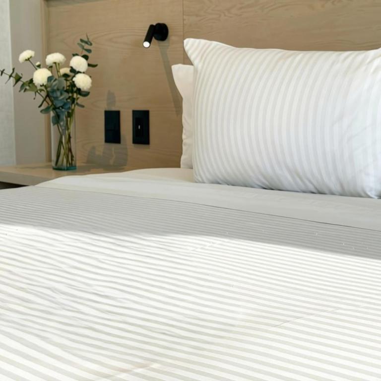 Wyndham Garden Tijuana Palacio Azteca - Suite Superior con cama extragrande y bañera de hidromasaje - Para no fumadores - 4