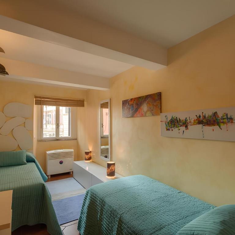 Sistina Apartment Steps from Trevi Fountain - Apartment - Split Level - 1