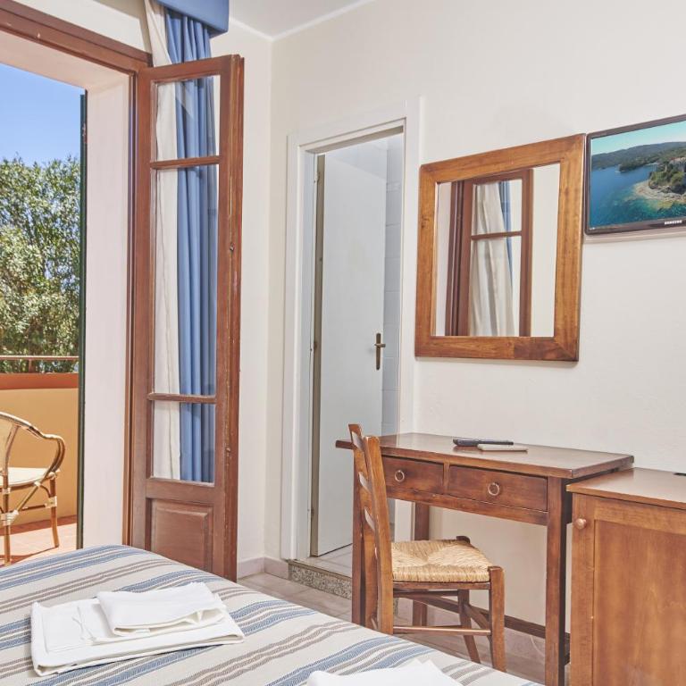 Hotel Villa Rodriguez - Adults Only over 12 - Classic Double Room with Balcony & Sea View - 16
