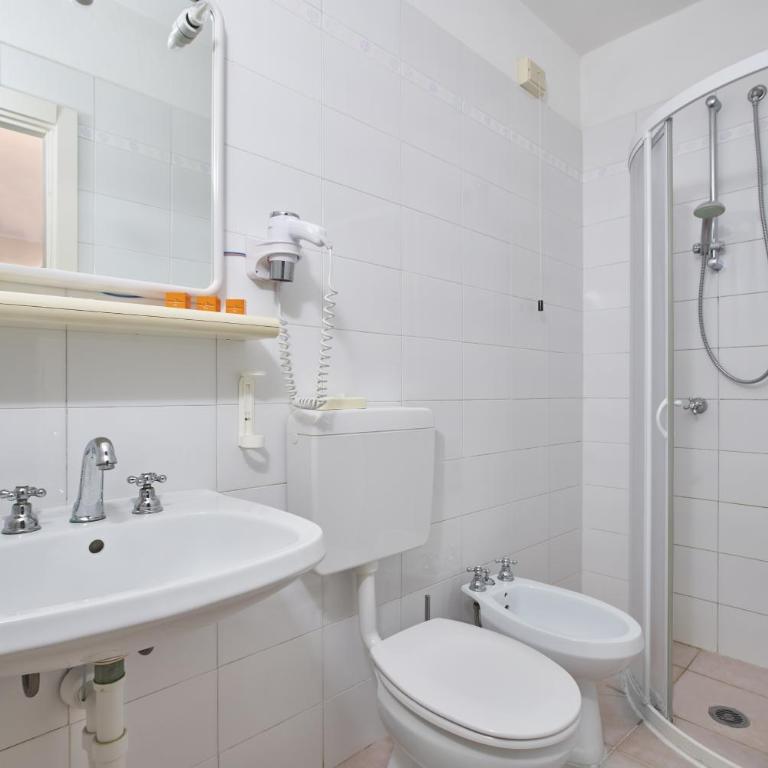 Hotel Villa Rodriguez - Adults Only over 12 - Economy Double Room with Balcony & See view - 16