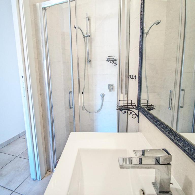 BookingPeschiera del Garda - Appartamento con 2 Camere da Letto e Balcone - 11