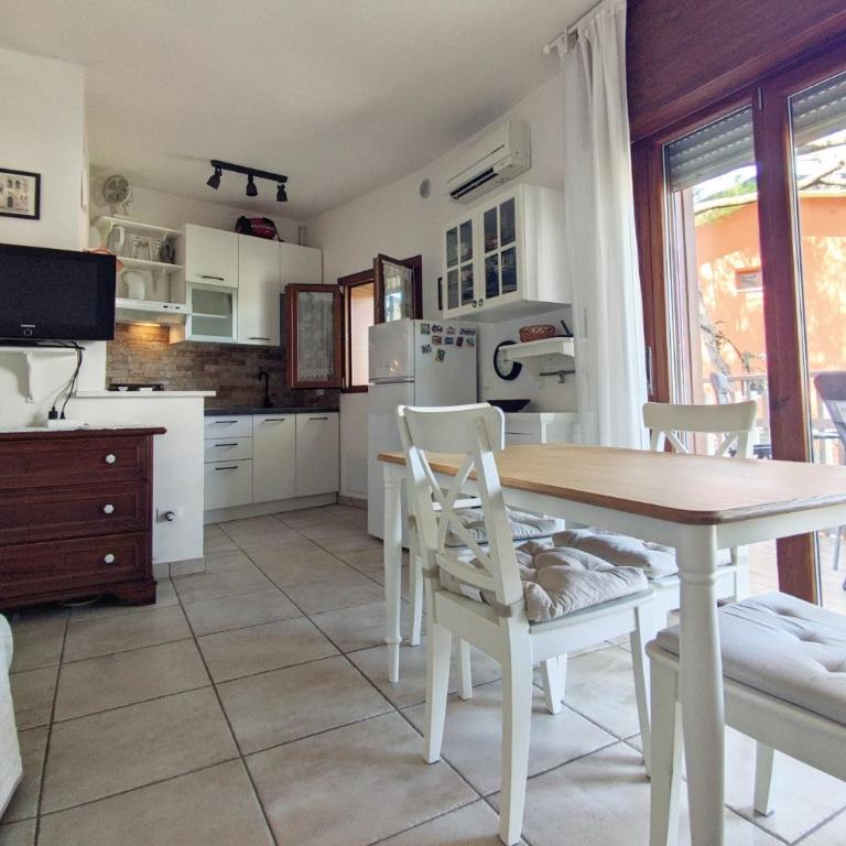 BookingPeschiera del Garda - Appartamento con 2 Camere da Letto e Balcone - 2
