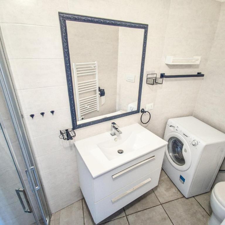 BookingPeschiera del Garda - Appartamento con 2 Camere da Letto e Balcone - 4