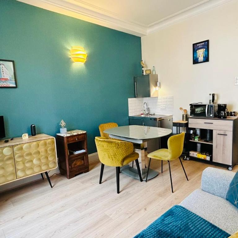 L'Ambassadeur - Studio chic au Cœur du Triangle D'Or - One-Bedroom Apartment - 9
