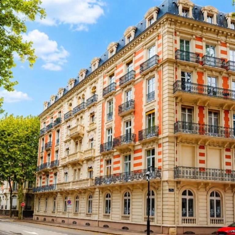 L'Ambassadeur - Studio chic au Cœur du Triangle D'Or - One-Bedroom Apartment - 4