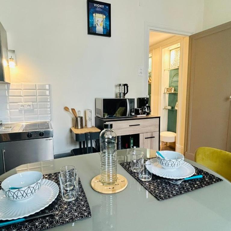 L'Ambassadeur - Studio chic au Cœur du Triangle D'Or - One-Bedroom Apartment - 3