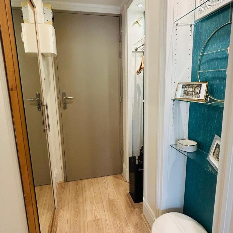 L'Ambassadeur - Studio chic au Cœur du Triangle D'Or - One-Bedroom Apartment - 6