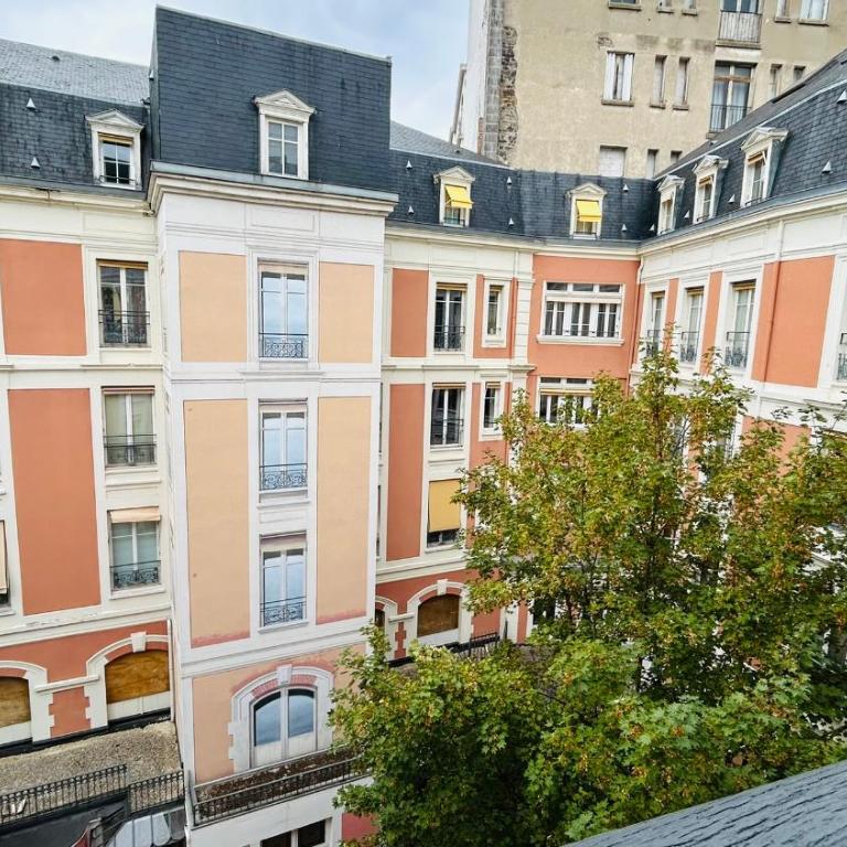 L'Ambassadeur - Studio chic au Cœur du Triangle D'Or - One-Bedroom Apartment - 15