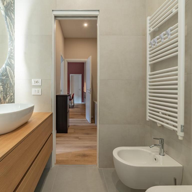 5' from Central Station, with 2 Bedrooms - Appartamento con 2 Camere da Letto e Balcone - 6