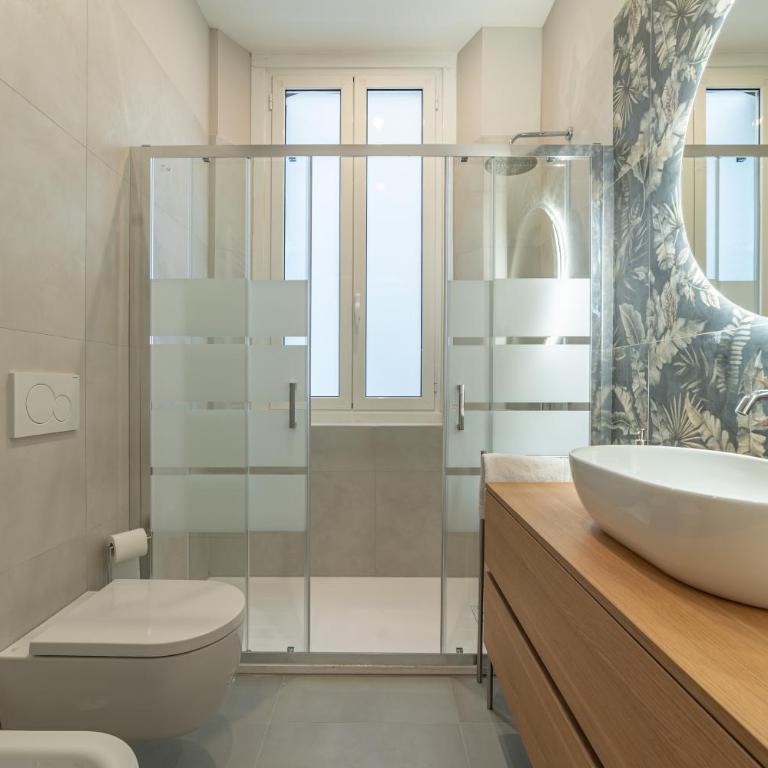 5' from Central Station, with 2 Bedrooms - Appartamento con 2 Camere da Letto e Balcone - 5