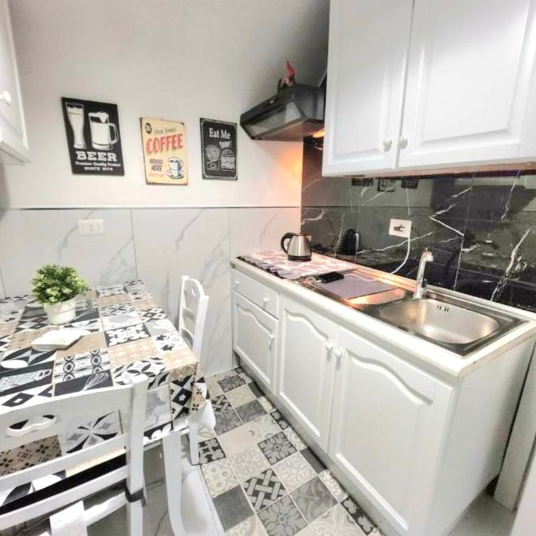 Suite SAN GENNARO - Appartamento con 2 Camere da Letto - 6