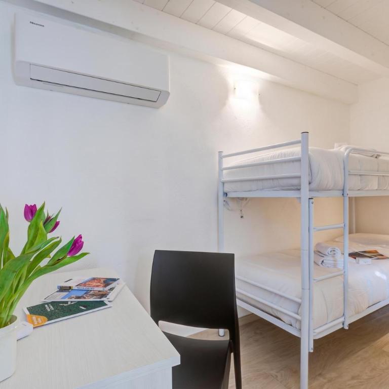 Peschiera Apartments Near The Lake - Apartment with Lake View - 13