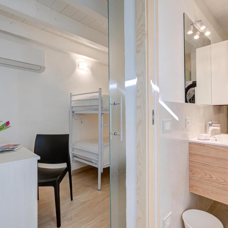 Peschiera Apartments Near The Lake - Apartment with Lake View - 14