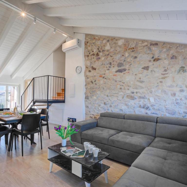 Peschiera Apartments Near The Lake - Apartment with Lake View - 11