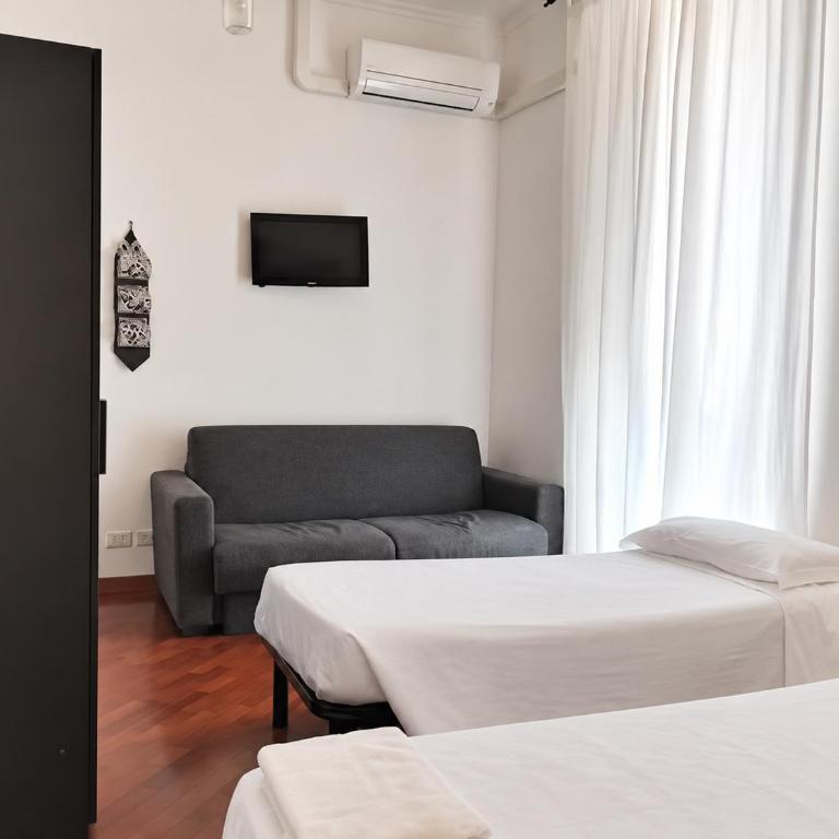 Domus Filiberto by Local Domus - Camera Tripla Basic con Bagno in Comune - 3
