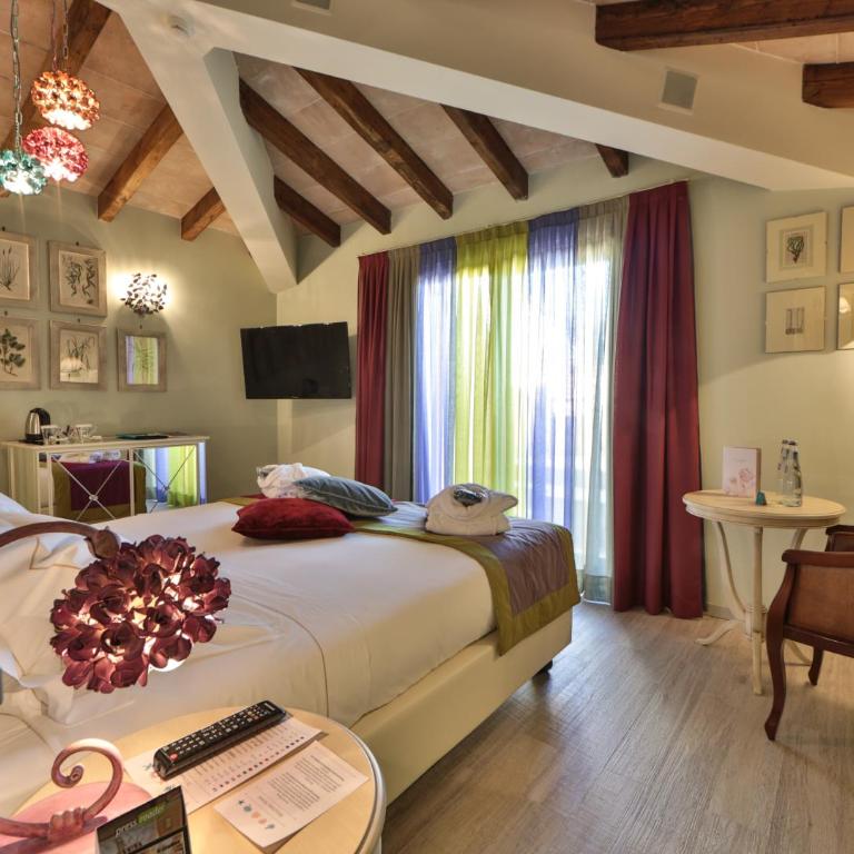 Ville Sull'Arno - Preferred Hotels & Resorts - Junior Suite con Balcone - 1
