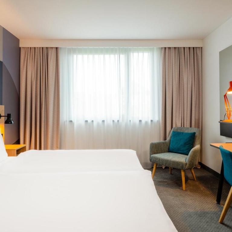 Holiday Inn Munich - Westpark by IHG - Standard Zimmer mit Kingsize-Bett - 10