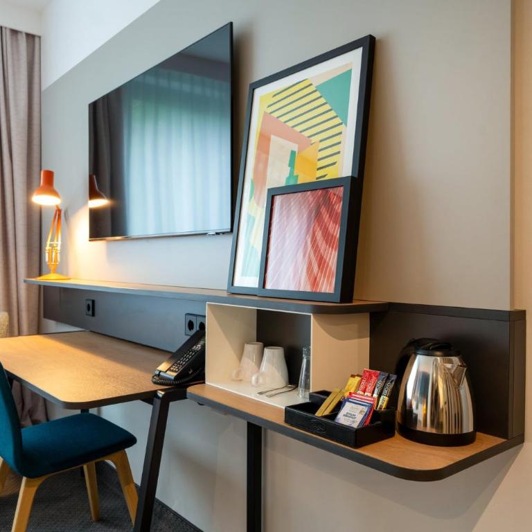 Holiday Inn Munich - Westpark by IHG - Standard Zimmer mit Kingsize-Bett - 11